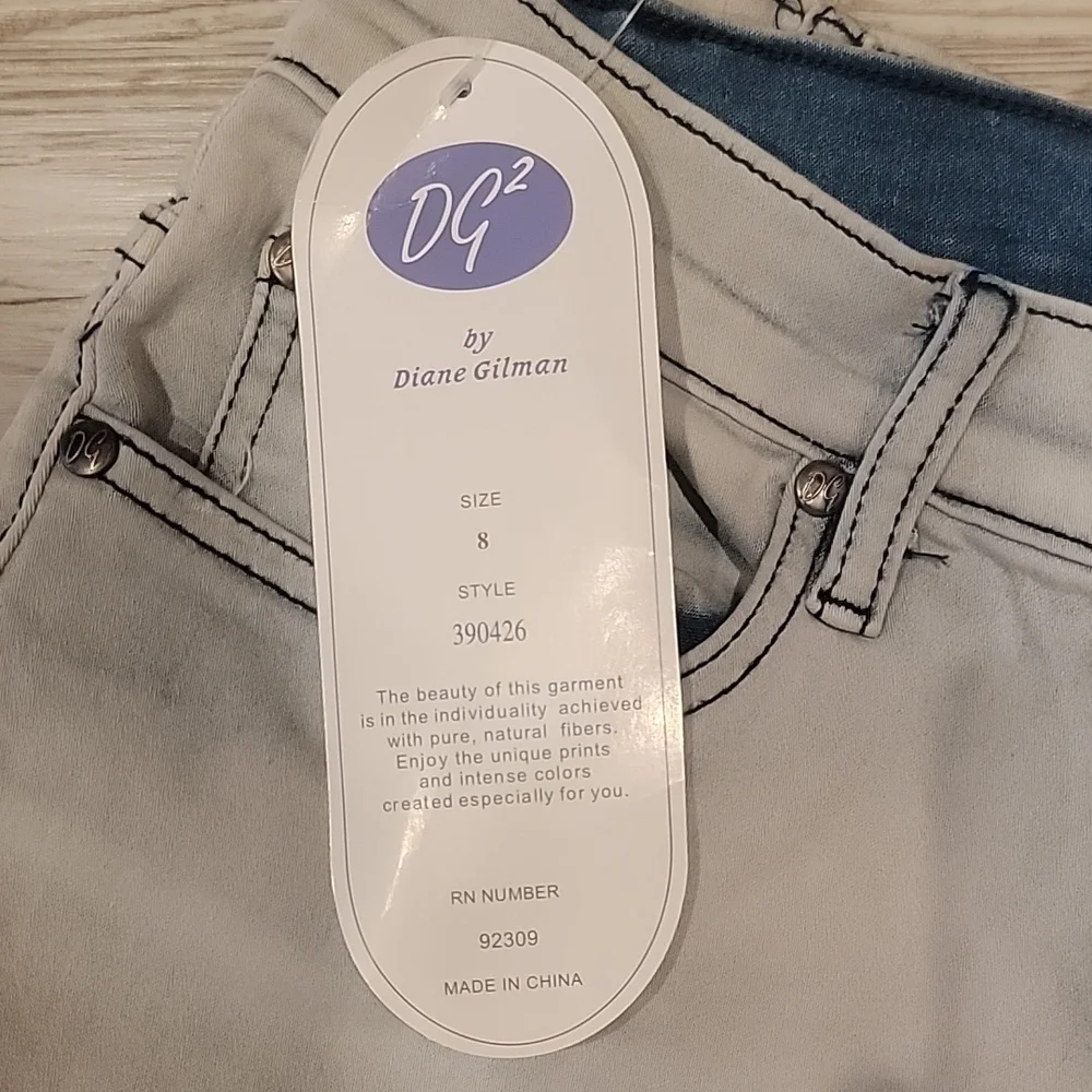 DG2 Crop Summer weight Jeans size 8 NWT, blue - Picture 2 of 3